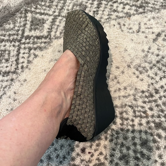 Ladies wedge summer/fall shoes, SUPER comfy. - Picture 4 of 6